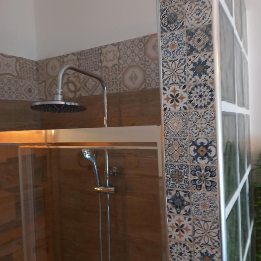 Casa Fiorita 22 Porto Ceresio Apartment Bagian luar foto